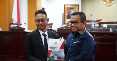 Edi Kamtono Sampaikan Pendapat Akhir, DPRD Setujui 4 Raperda