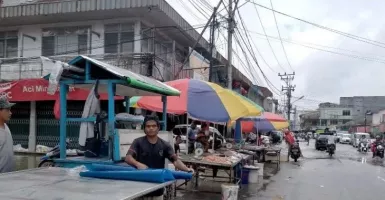 Gegara Banjir, Pedagang Pasar Babi Kota Singkawang Pindah Tempat