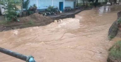 Antisipasi Banjir, Pemkot Singkawang Keruk Sungai Kulor