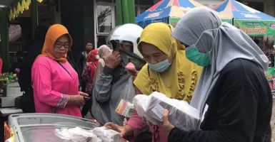 Warga Banjiri Operasi Pasar di Kecamatan Pontianak Kota