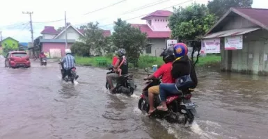 Tiap Hujan, Ruas Jalan Kota di Kaltim Ini Selalu Digenangi Air
