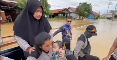 Banjir Kutim, Ada Ibu Keguguran hingga Seorang Anak Hipotermia
