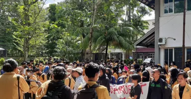 Dosen di Unmul Diduga Lecehkan 3 Mahasiswi, Rektorat Digeruduk