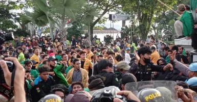 Demo Mahasiswa Kaltim Tolak Harga BBM Naik, Sempat Panas dengan Polisi
