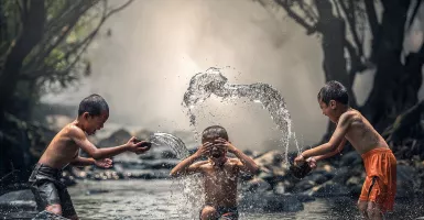 Bunda, Yuk Ajari Anak Etika Berteman Sejak Dini