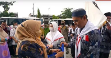 CJH Tanjung Pinang Berangkat ke Batam, Satu Orang Batal
