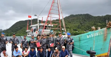 TNI AL Tangkap Kapal Ikan Vietnam di Laut Natuna Utara