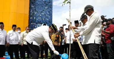 Menko Perekonomian Resmikan Masjid Tanjak, Jadi Ikon Wisata Baru