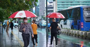 Warga Kepri Harap Sedia Payung, Potensi Hujan Masih Ada