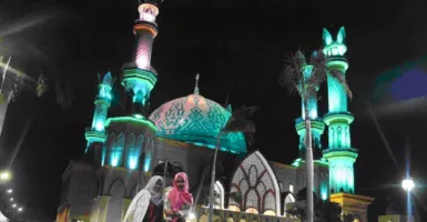 Wisata Religi di Pulau Seribu Masjid