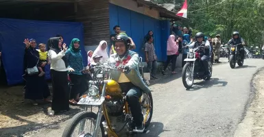 Pakai Motor Chopper, Jokowi Touring di Kabupaten Sukabumi