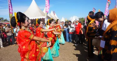 Meriahnya Puncak Festival Pesona Tambora