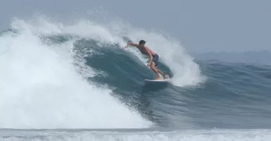 Tanjung Setia, Surga Surfing di Lampung