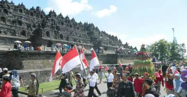 Arak-arakan 500 Seniman Buka Ruwat Rawat Borobudur