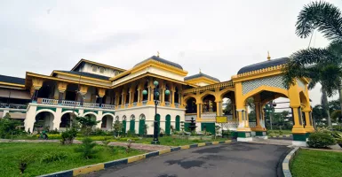 Ramadan di Medan? Ke  Istana Maimun Aja