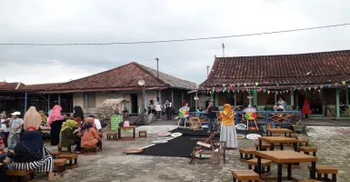 Pertunjukkan Lagu dan Fashion Meriahkan Pasar Baba Boen Tjit