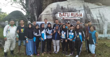 Bersih-bersih di Batu Rusia