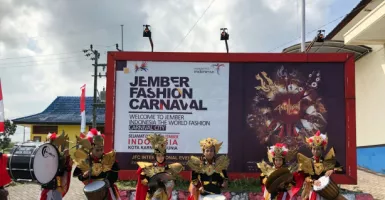 Di Pintu Masuk Jember, Wisatawan Disambut Musik Tradisional