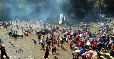 1000 Orang Sukabumi Ngubek Laut di Sungai Cimandiri