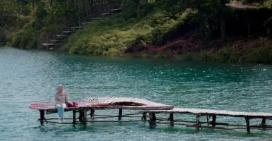Cari Ketenangan di Bintan, Danau Biru Jawabannya!