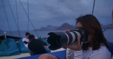 Di Labuan Bajo, Berllian Jadi Fotografer Dadakan