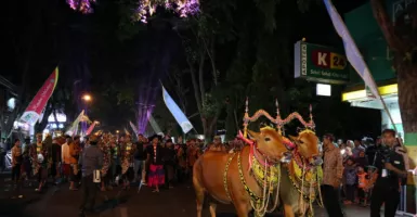 Paduan Batik dan Sapi Sonok di Madura Eksotik Carnival