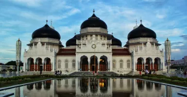 Menapaki Wisata Religi Masjid Raya Baiturrahman Kota Aceh