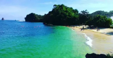 Temukan Keindahan Pantai 3 Warna di Malang