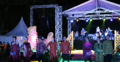 D'mahen Tampil dalam Fashion Show Batik Khas Belitung
