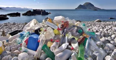 Cegah Sampah Plastik Menumpuk dengan 5 Tips Berikut Ini