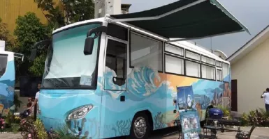 Wow, Bangkai Bus Damri Disulap Jadi Hotel