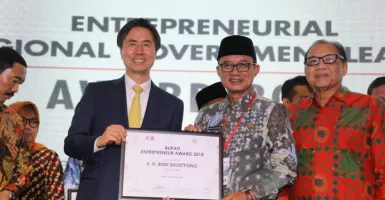 Bupati Ngawi Terima Enterpreneur Award 2018