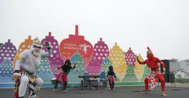 Ada Suasana Borobudur di Car Free Day Jakarta