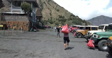 Komunitas Jeep Bersihkan Kawasan Gunung Bromo