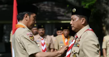 Presiden Jokowi Melantik Budi Waseso Jadi Ketua Pramuka