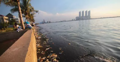 Awal Tahun 2019, Pantai Mutiara Dipenuhi Sampah