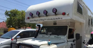 Turis Nomadic Asal Prancis Tiba di Jakarta Naik Mobil