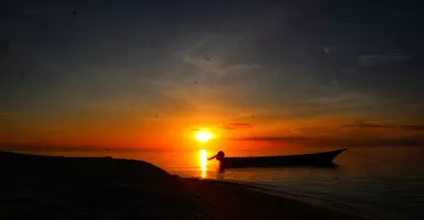 Menikmati Sunrise di Pantai Tanjung Batu Banggai