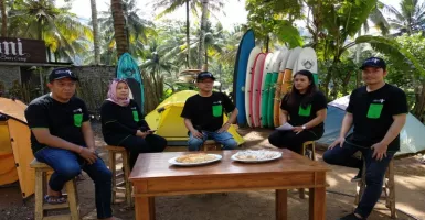 Pantai Wedi Awu Makin Atraktif dengan Joni Surf Camp
