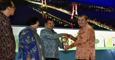 Kabupaten Siak Terima Penghargaan Adipura dari Jusuf Kalla