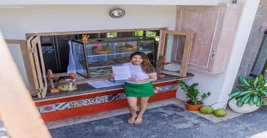 Buka Warung Makan di Bali, Tamara Bleszynki Tampil Seksi Layani Pembeli