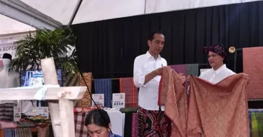 Datang ke Festival Sarung, Jokowi Ingin Menetapkan 'Hari Sarung'
