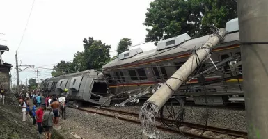 Belasan Korban KRL Terguling Telah Dievakuasi