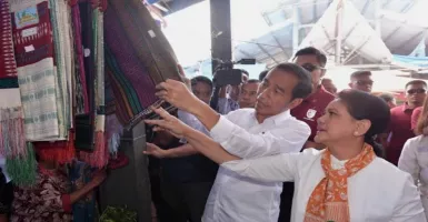 Yuk Beli Oleh-Oleh di Pasar Tradisional Samosir, Seperti Pak Jokowi