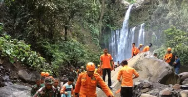 Jenazah Turis Malaysia yang terjepit Bebatuan di Tiu Kelep Berhasil Dievakuasi