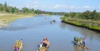 Arung Jeram Rakit Sungai Bone Berhasil Memikat Wisatawan