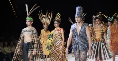 Budaya Borneo Jadi Pembuka Indonesia Fashion Week 2019