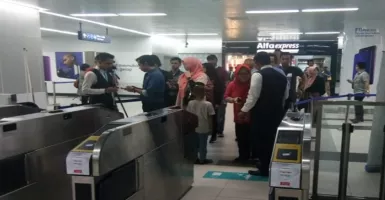 Naik MRT Jakarta Hingga Akhir Maret, Lansia Tak Perlu Daftar
