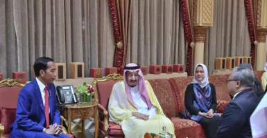 Presiden Jokowi Nikmati Jamuan Khas Timur Tengah Di Istana Raja Salman