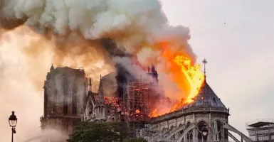 Paris Berduka Akibat Kebakaran Besar Di Gereja Notre Dame